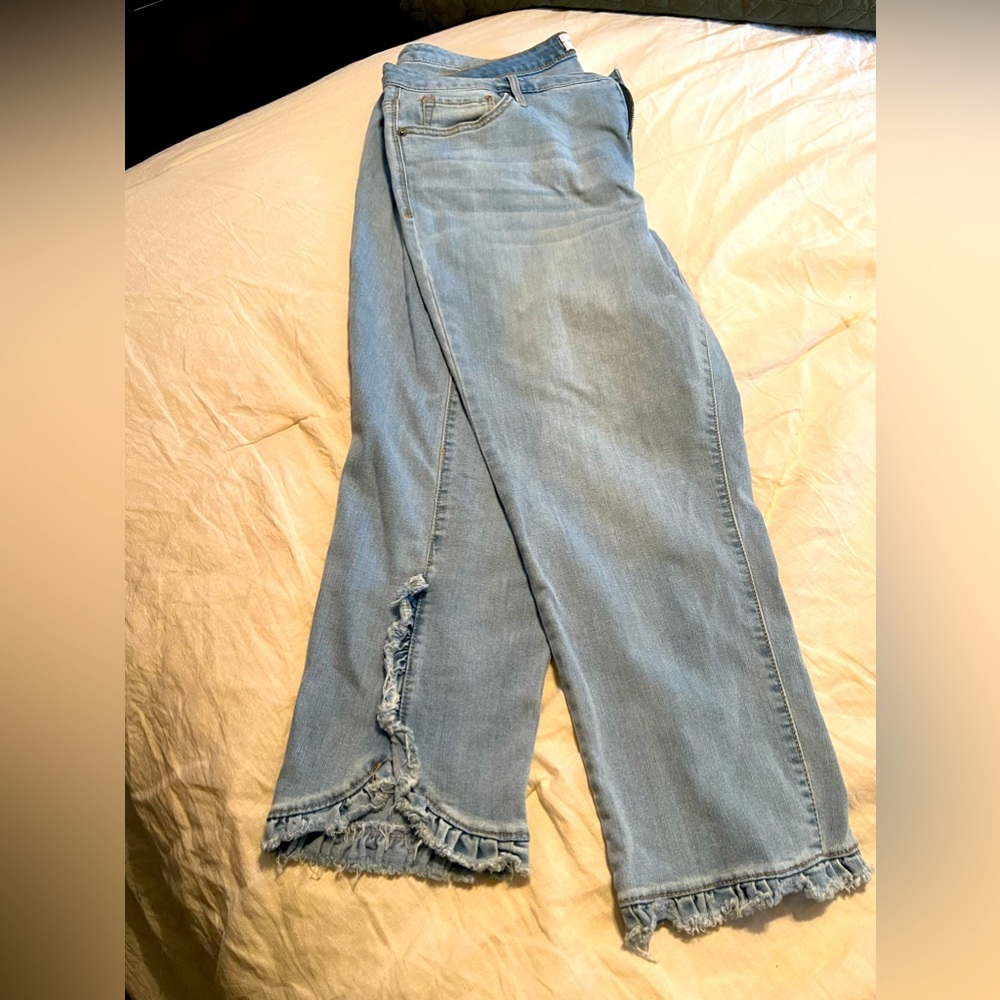 Crown & Ivy Ruffle Cropped Jeans - 16W